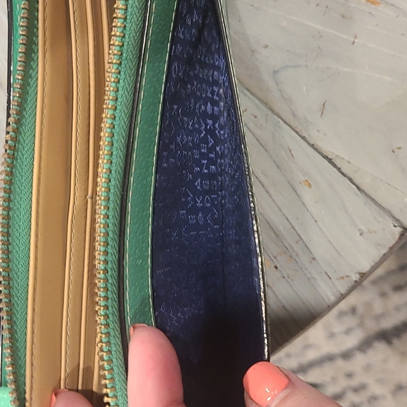 Kate Spade Kelly Green genuine leather wristlet - Picture 9 of 11